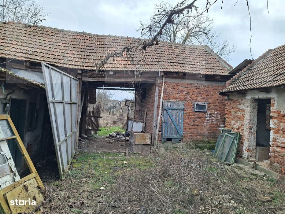 Casa de vanzare, 4 camere, 140 mp - in Costiu