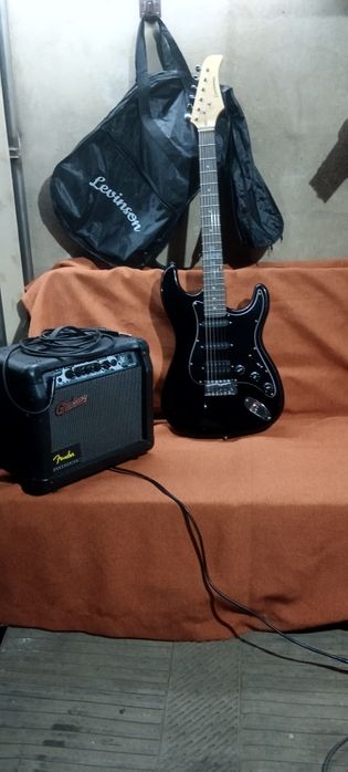 Электрогитара с комбо усилителем