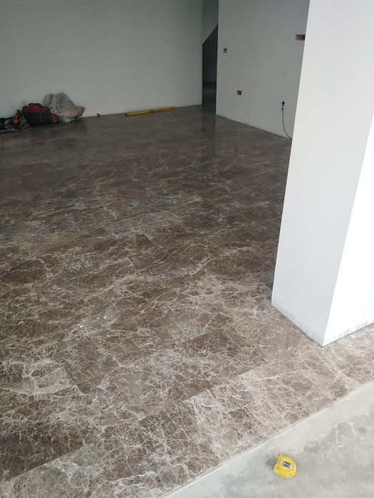 Montaj marmură travertin