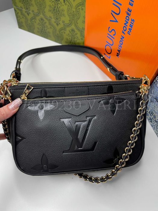 Geanta Louis Vuitton - Pochette Accessoires Piele Embosata neagra