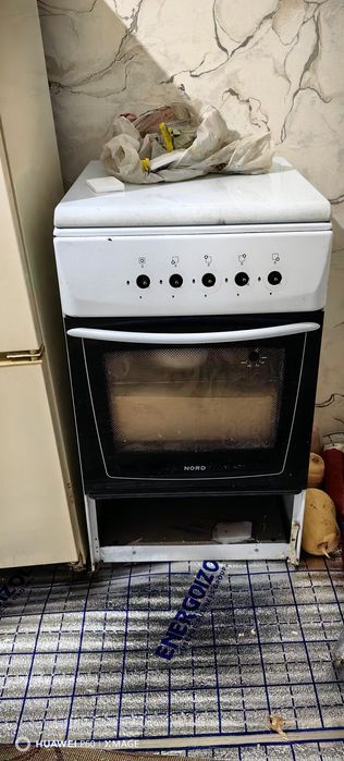 Газ плита . хамма нарсаси жойида