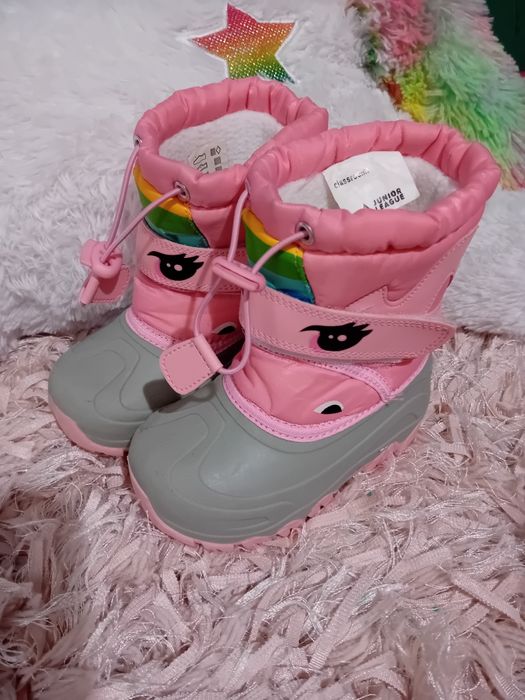 Vând ghete căptușite .