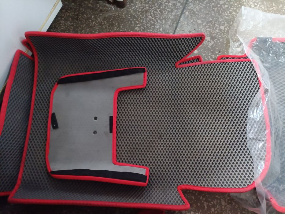 Продаю полики авто