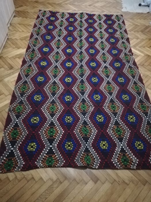 Covor din lana lucrat manual vintage