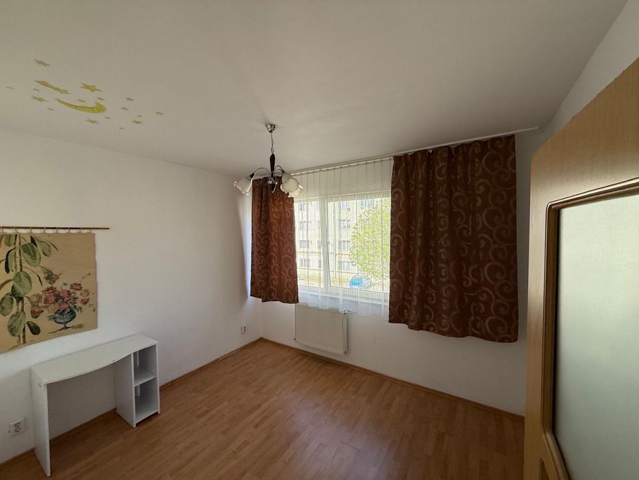 Inchiriez apartament cu 3 camere