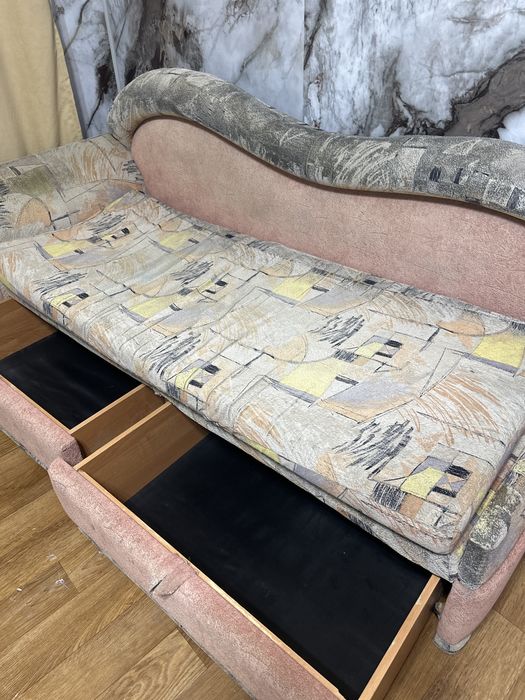 Отдам даром диван, Каскелен