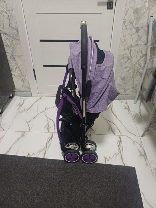 Продаётся фирменный лёгкая коляска