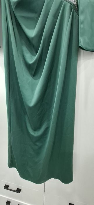 Вечернее платье с драпировкой на поясе