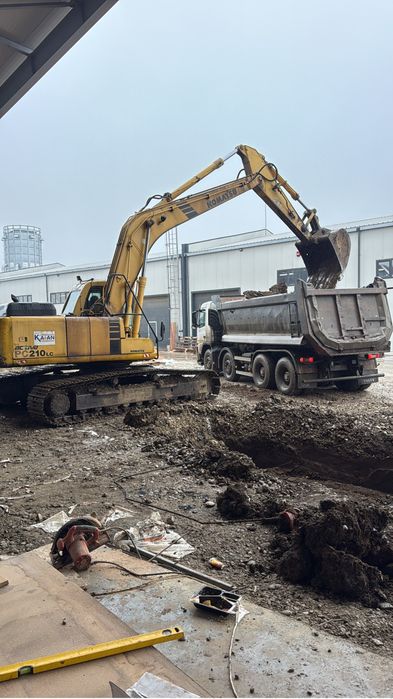 Închiriez excavator 21T cu operator