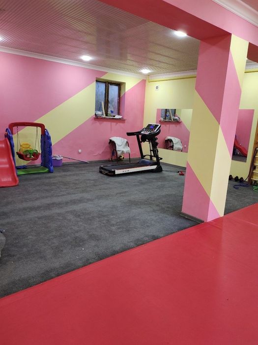 Arenda Toshkent tumani Zamona restoran hovli ijaraga 3 sanuzel 3 urvin