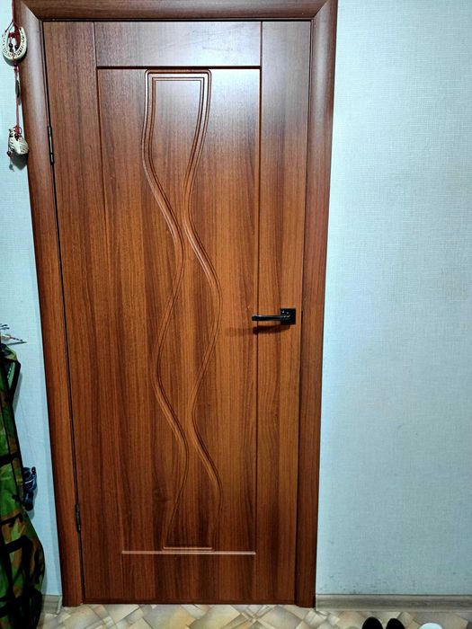 Продам входную деревянную дверь 80х200