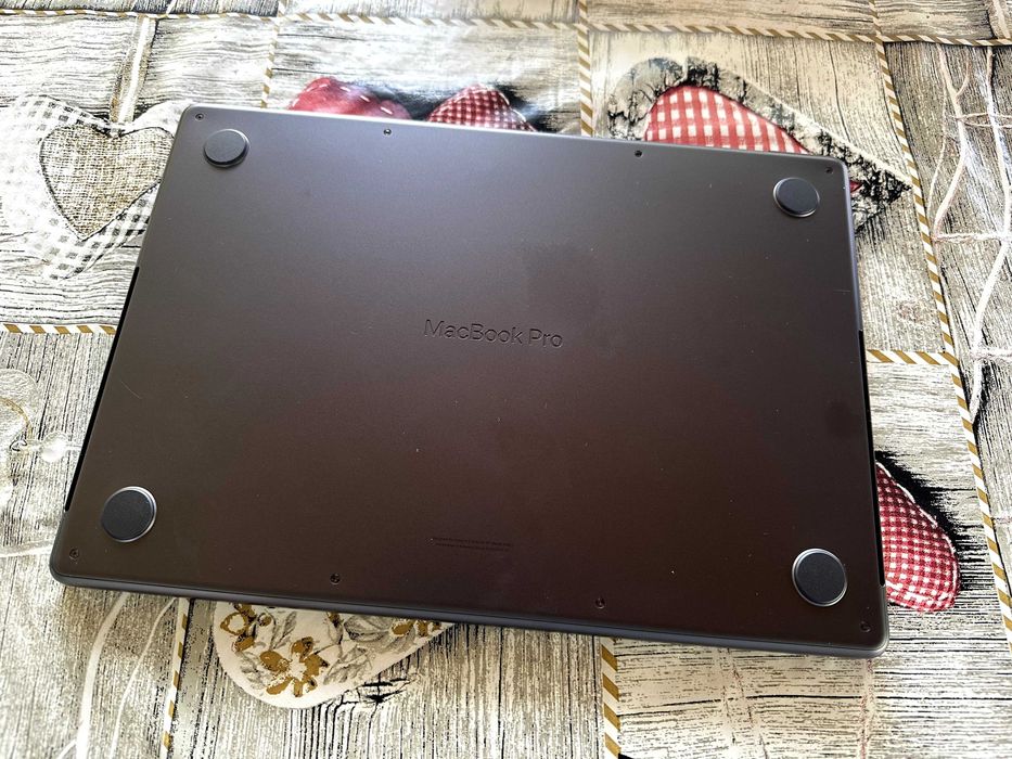 ЧИСТО НОВ! MacBook Pro M4 Pro 24GB 1TB model A3401 14 CPU 20 GPU Black