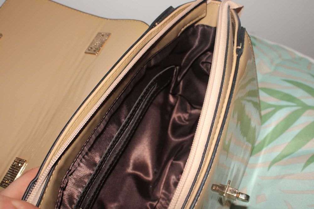 Красива бежова дамска чанта, изкуствена кожа