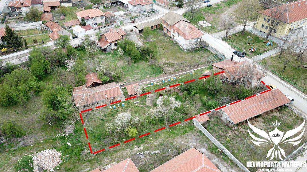 Продавам стара къща 112РЗП с двор 850кв.м в с.Козаново, общ.Асеновград