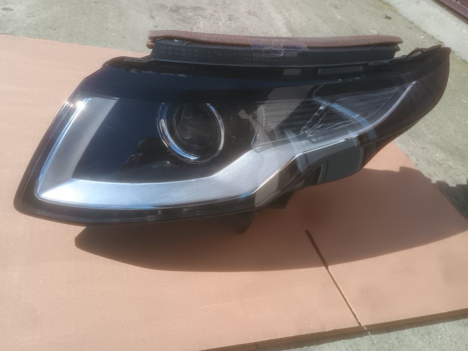 Far stânga LAND ROVER