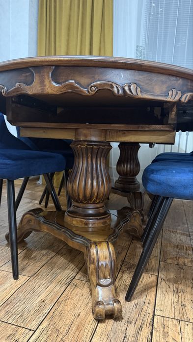 Стол обеденный деревянный