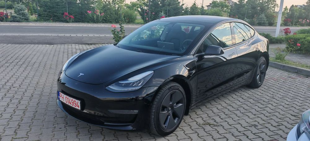 Tesla Model 3 LR DualM 4x4, Pompa de caldura, geamuri duble, portbagaj electric