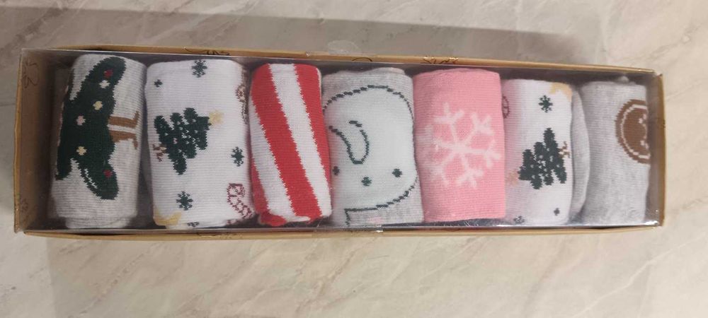 Бебешки Коледни лигавници и чорапки.