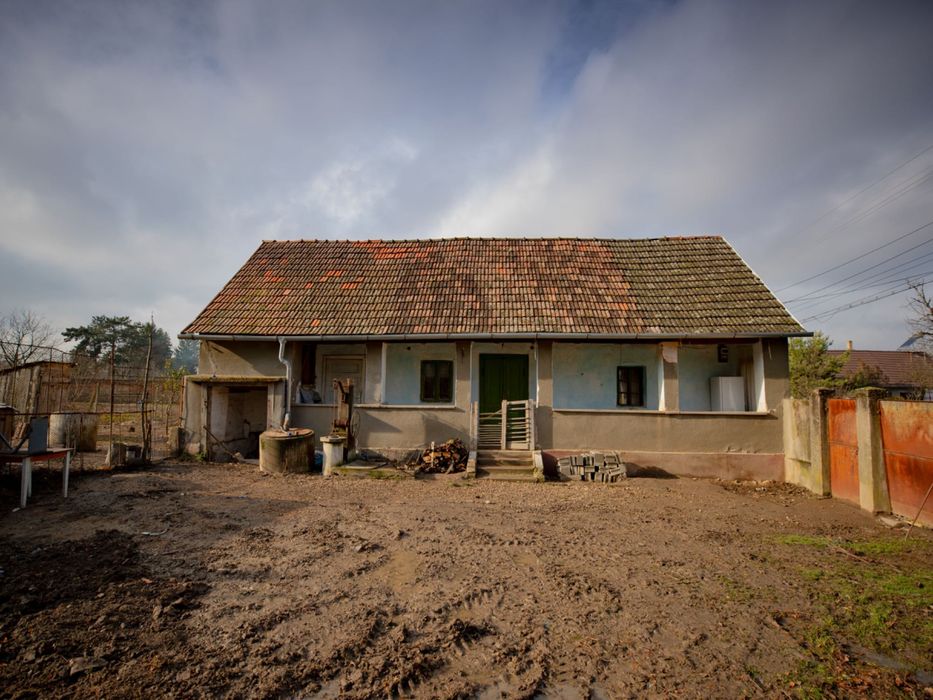 Vând casă cu teren generos 1250 m2