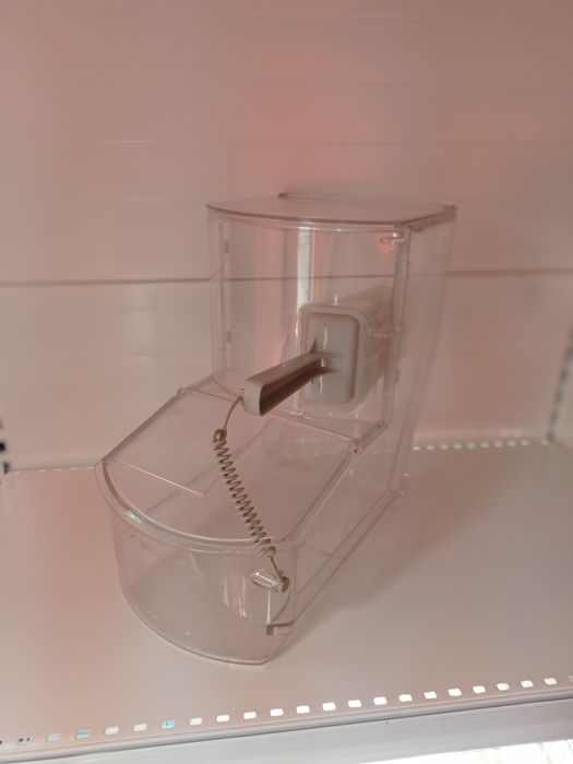 Контейнер с лопатка