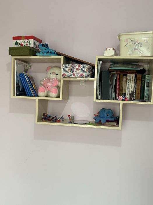 Продам угловые  шкафы и кровати