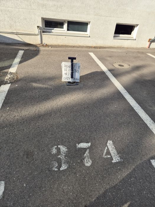 Inchiriez loc de parcare