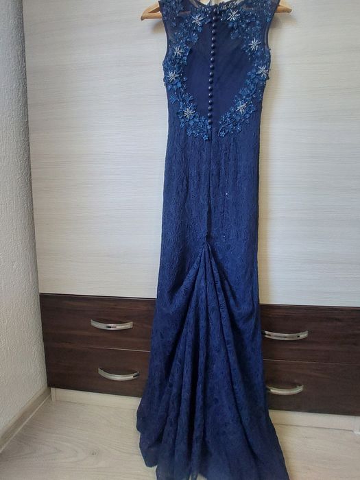 Официална дантелена рокля