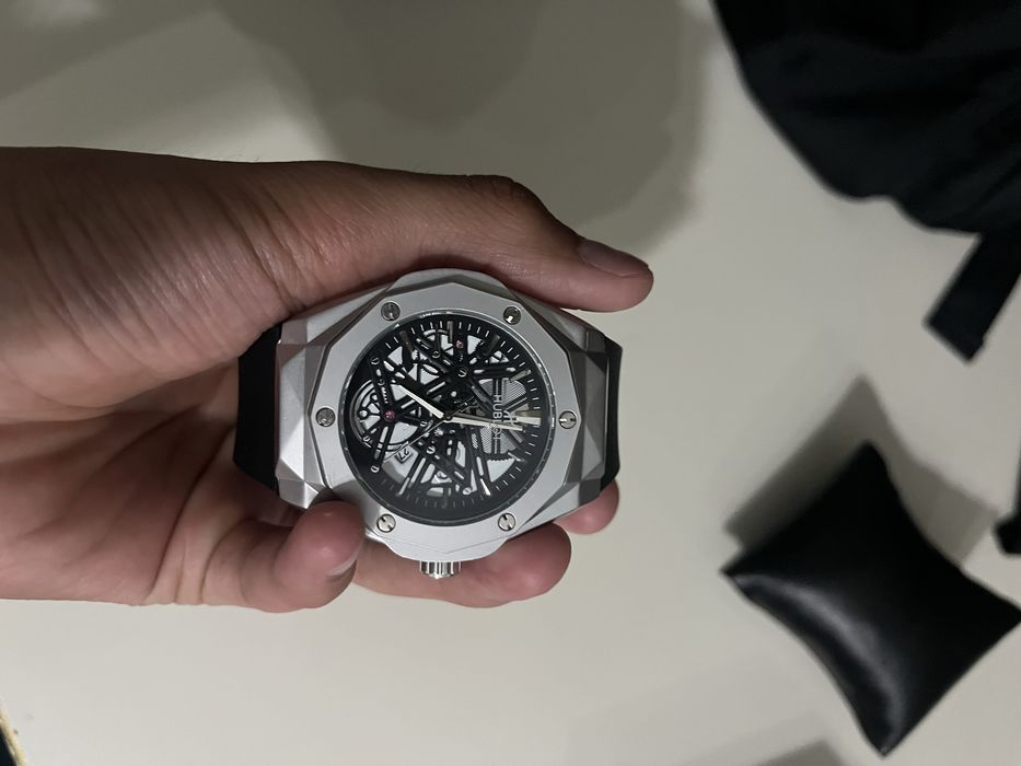 HUBLOT часы новый!