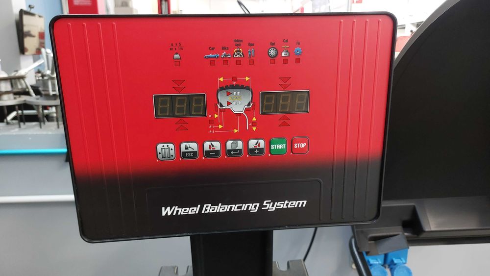 CORGHI - ЕМ9350 X Line - Електронна баланс машина с LCD дисплей