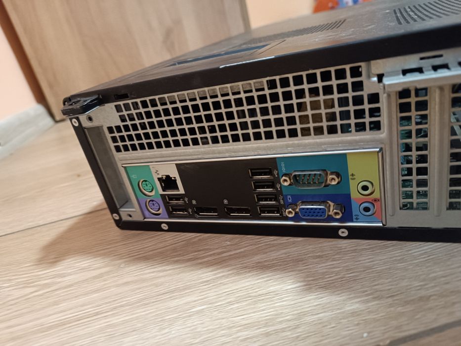 Vând unitate PC i 5 16 GB RAM wuindos 10