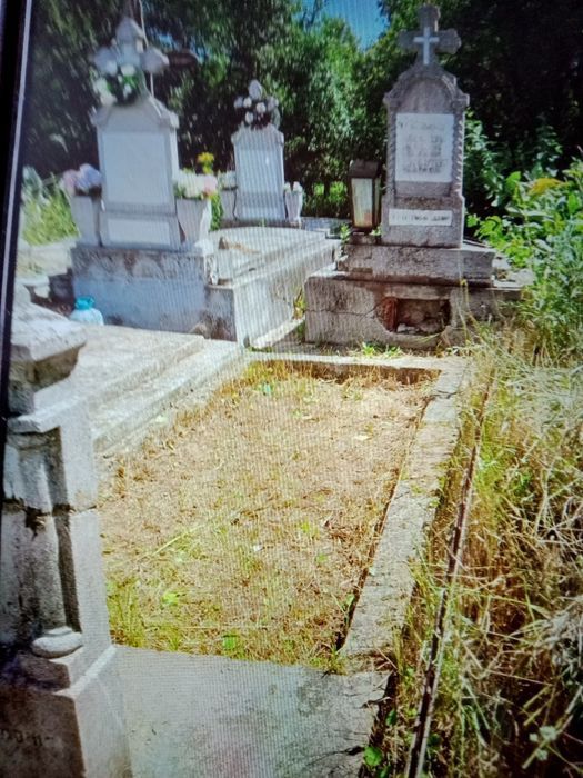 Loc de veci in cimitir Hunedoara
