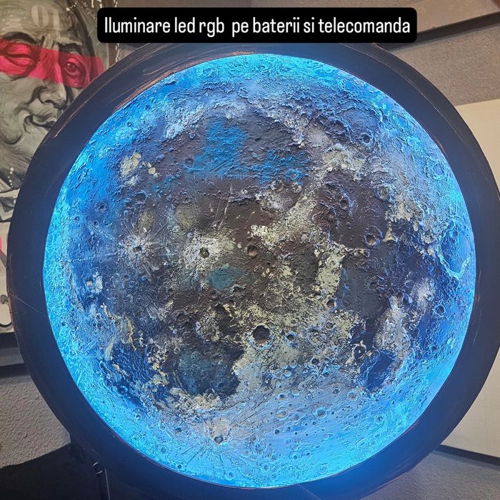 Luna decorativa pentru perete
