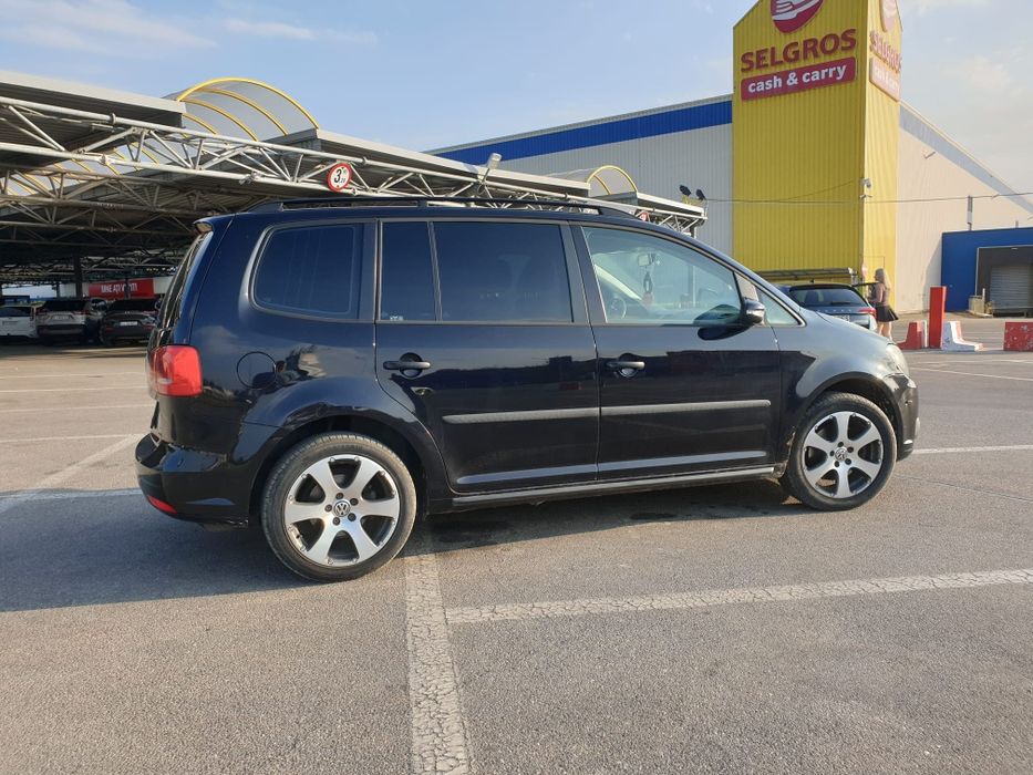 VOLKSWAGEN Touran 2011 — imagine 4