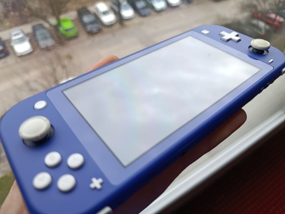 Nintendo Switch Lite + 9 игри