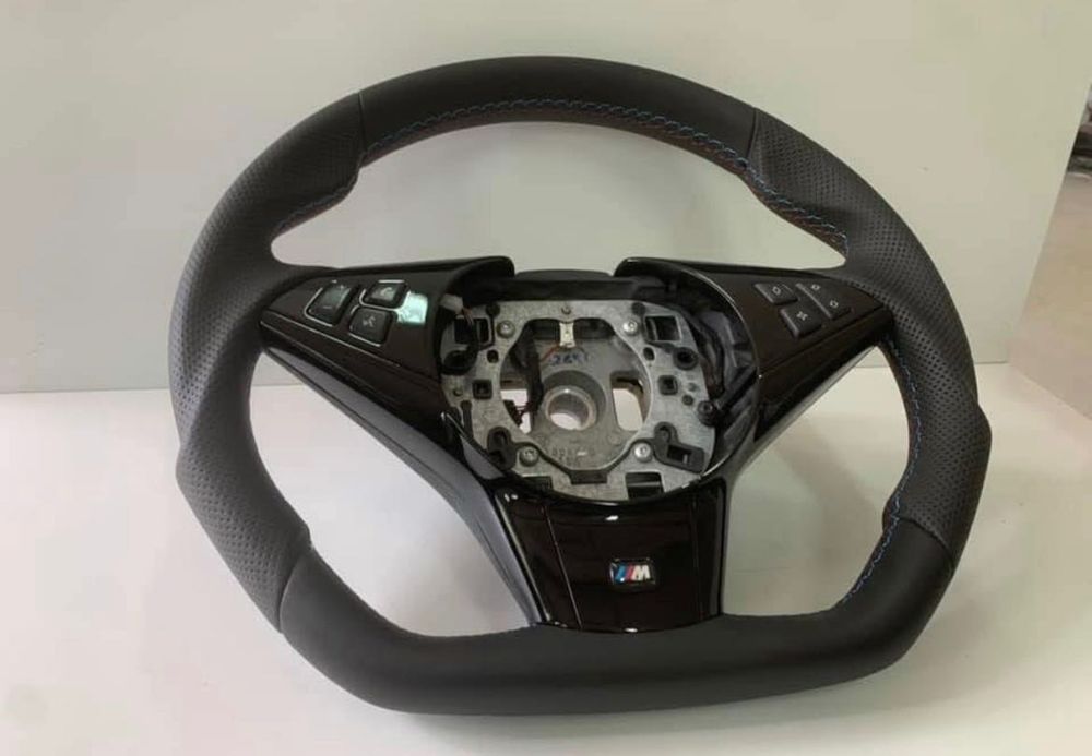 Vând volan E60 ca nou