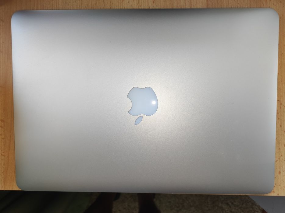 Macbook Air 13 A1466 i5 8 gbRam 128 gbRom 304 CICLURI ca NOU StareBuna