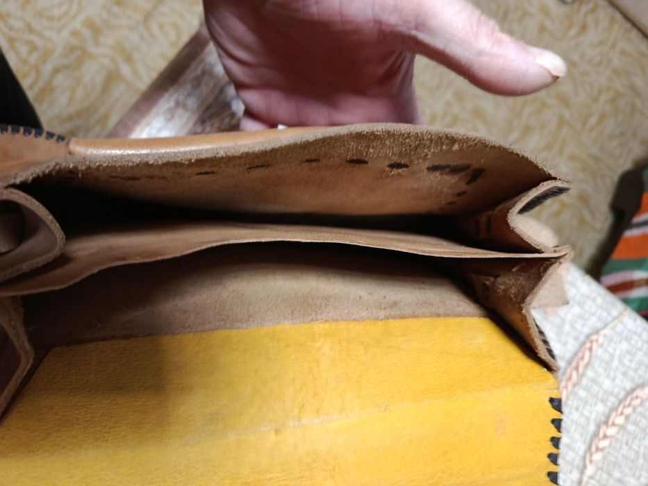 Дамска чанта от естествена кожа.