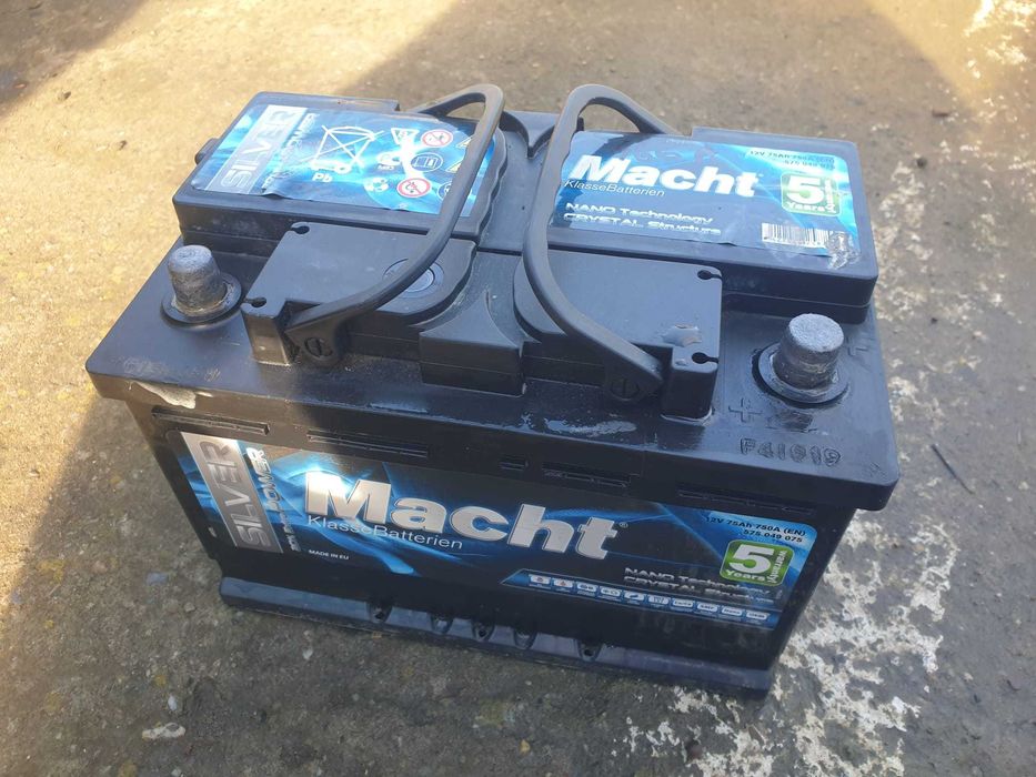 Vând acumulator auto