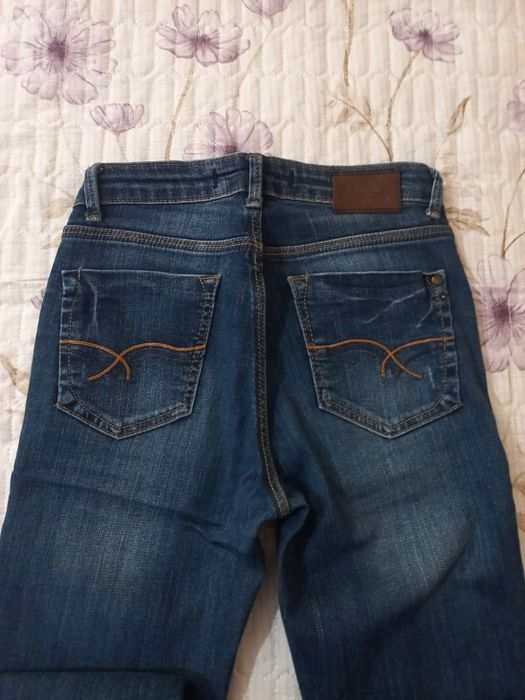 Продам джинсы размер 26. Примерно 40-42