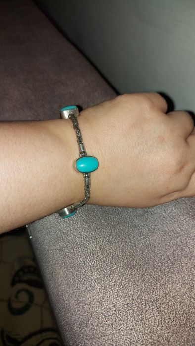 Продается браслет из серебра 925 пробы с камнями бирюзы.