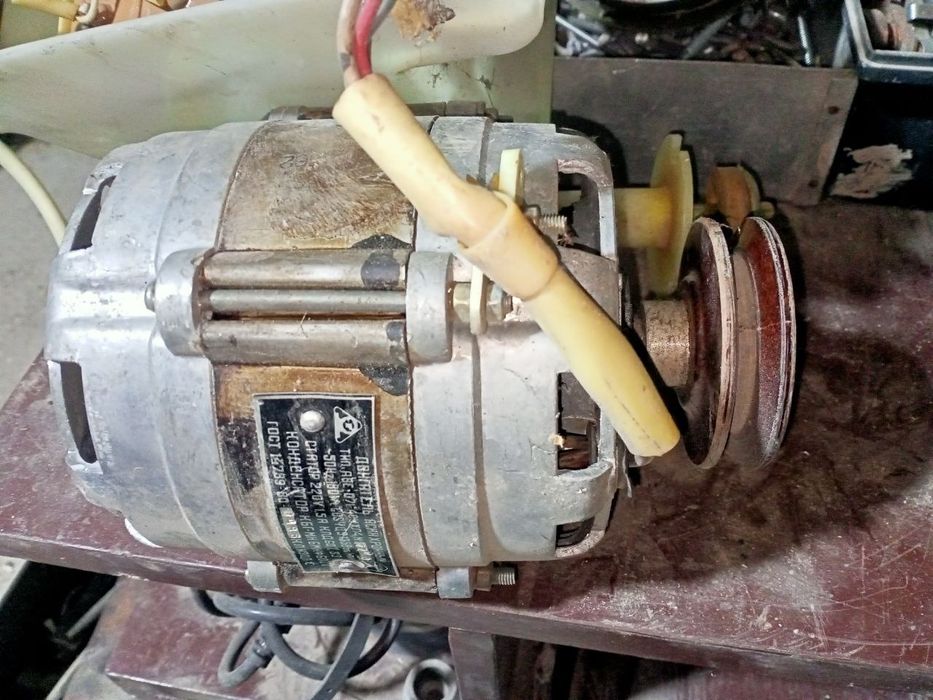 Продаётся мотор  Рабочий