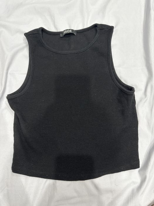 Укороченный черный топ