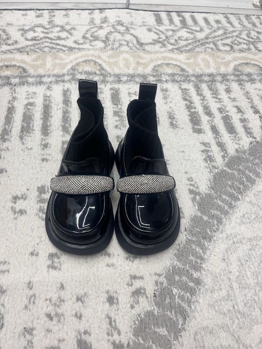 Продам детские ботинки новые