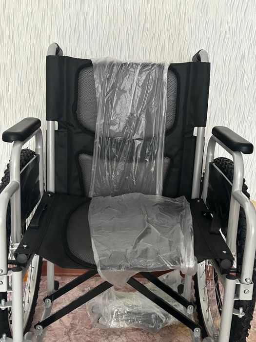 Прогулочная инвалидная коляска