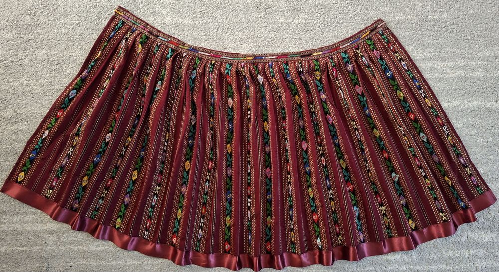 Vind costum traditional