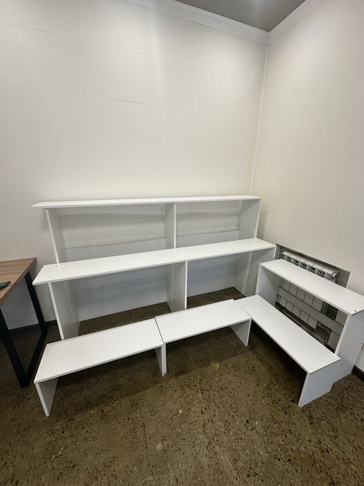 Полки для цветов витрина