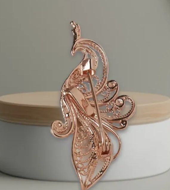 Брошь позолоченная