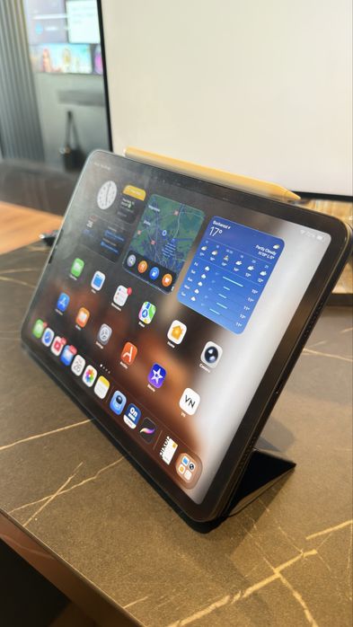 iPad Pro M1 2021 3rd Gen 256GB Magic Keyboard