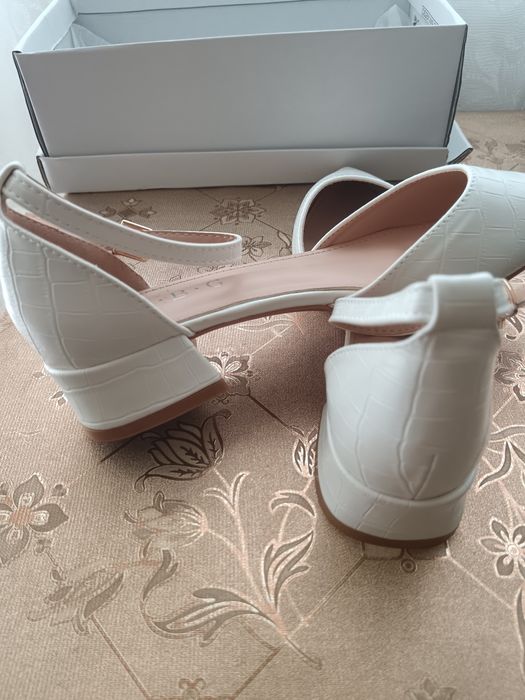 Pantofi albi mireasa
