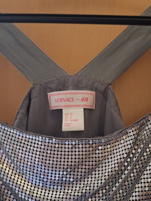 Rochie metalică unicat, marca Versace x H&M